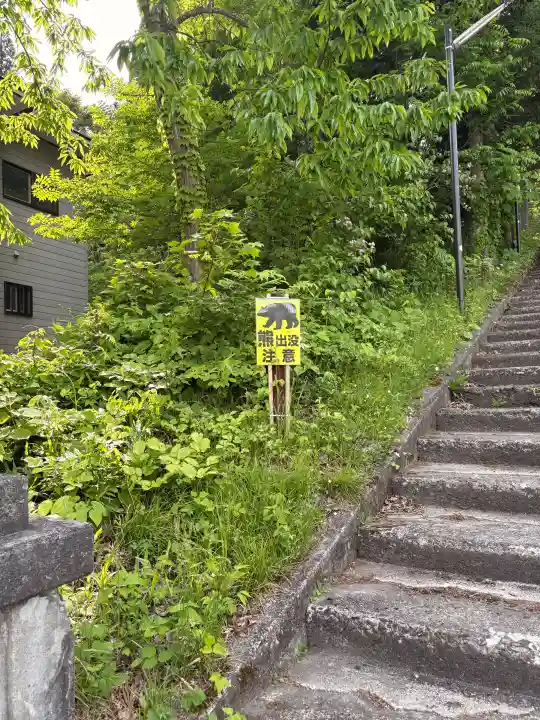 川尻神社の{uncategorized: "未分類", other: "その他", undefined: "問題あり", building: "その他建物", grave: "お墓", sacred_gate: "鳥居", guardian: "狛犬", statue: "像", buddha: "仏像", history: "歴史", nature: "自然", garden: "庭園", animal: "動物", pagoda: "塔", temizu: "手水舎", mountain_gate: "山門・神門", sanctuary: "本殿・本堂", subordinate: "末社・摂社", art: "芸術", scenery: "景色", jizo: "地蔵", ema: "絵馬", goshuin: "御朱印", omikuji: "おみくじ", items: "授与品その他", amulet: "お守り", goshuincho: "御朱印帳", eats: "食事", festival: "お祭り", votive_dance: "神楽", shichigosan: "七五三参", wedding: "結婚式", experience: "体験その他", initially: "初詣", around: "周辺", anti_infection: "感染症対策"}