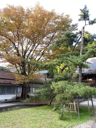 彌高神社の庭園