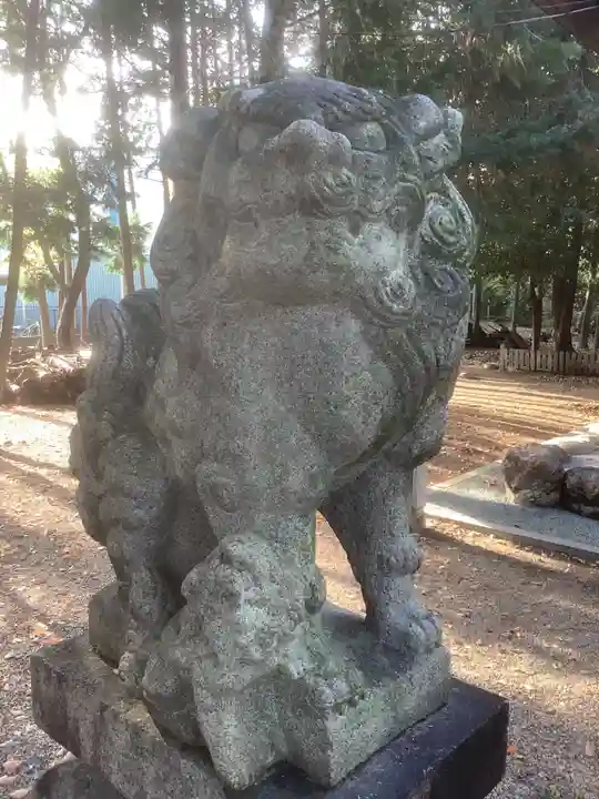 六所社(如意申町)の狛犬