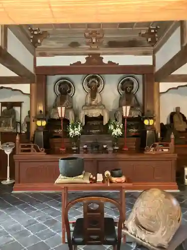 浄智寺の{uncategorized: "未分類", other: "その他", undefined: "問題あり", building: "その他建物", grave: "お墓", sacred_gate: "鳥居", guardian: "狛犬", statue: "像", buddha: "仏像", history: "歴史", nature: "自然", garden: "庭園", animal: "動物", pagoda: "塔", temizu: "手水舎", mountain_gate: "山門・神門", sanctuary: "本殿・本堂", subordinate: "末社・摂社", art: "芸術", scenery: "景色", jizo: "地蔵", ema: "絵馬", goshuin: "御朱印", omikuji: "おみくじ", items: "授与品その他", amulet: "お守り", goshuincho: "御朱印帳", eats: "食事", festival: "お祭り", votive_dance: "神楽", shichigosan: "七五三参", wedding: "結婚式", experience: "体験その他", initially: "初詣", around: "周辺", anti_infection: "感染症対策"}