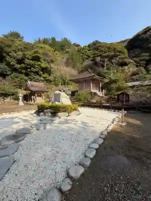 日御碕神社の{uncategorized: "未分類", other: "その他", undefined: "問題あり", building: "その他建物", grave: "お墓", sacred_gate: "鳥居", guardian: "狛犬", statue: "像", buddha: "仏像", history: "歴史", nature: "自然", garden: "庭園", animal: "動物", pagoda: "塔", temizu: "手水舎", mountain_gate: "山門・神門", sanctuary: "本殿・本堂", subordinate: "末社・摂社", art: "芸術", scenery: "景色", jizo: "地蔵", ema: "絵馬", goshuin: "御朱印", omikuji: "おみくじ", items: "授与品その他", amulet: "お守り", goshuincho: "御朱印帳", eats: "食事", festival: "お祭り", votive_dance: "神楽", shichigosan: "七五三参", wedding: "結婚式", experience: "体験その他", initially: "初詣", around: "周辺", anti_infection: "感染症対策"}
