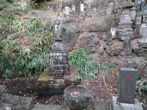 岩舟山高勝寺の像