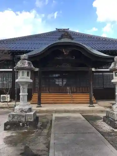 長満寺の本殿