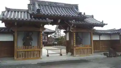 引接寺の山門・神門