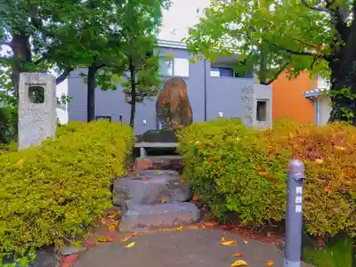 神明社（二子）の末社・摂社