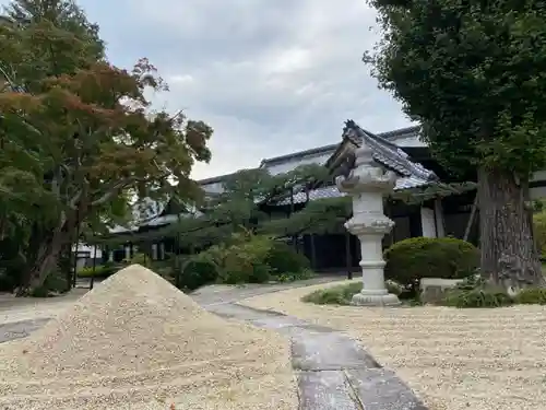 月山寺の庭園