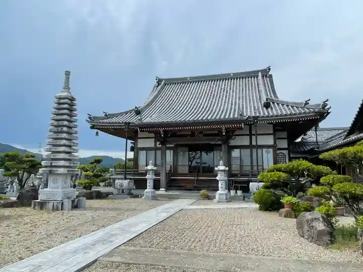 最澄院西願寺の{uncategorized: "未分類", other: "その他", undefined: "問題あり", building: "その他建物", grave: "お墓", sacred_gate: "鳥居", guardian: "狛犬", statue: "像", buddha: "仏像", history: "歴史", nature: "自然", garden: "庭園", animal: "動物", pagoda: "塔", temizu: "手水舎", mountain_gate: "山門・神門", sanctuary: "本殿・本堂", subordinate: "末社・摂社", art: "芸術", scenery: "景色", jizo: "地蔵", ema: "絵馬", goshuin: "御朱印", omikuji: "おみくじ", items: "授与品その他", amulet: "お守り", goshuincho: "御朱印帳", eats: "食事", festival: "お祭り", votive_dance: "神楽", shichigosan: "七五三参", wedding: "結婚式", experience: "体験その他", initially: "初詣", around: "周辺", anti_infection: "感染症対策"}