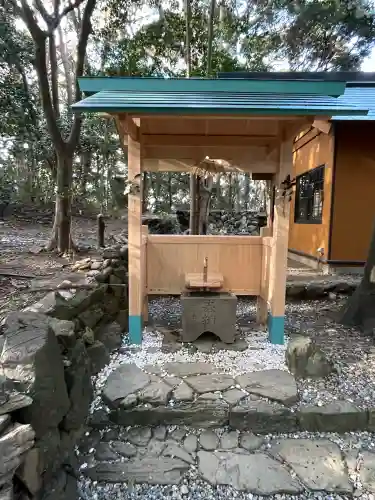 伊射波神社の{uncategorized: "未分類", other: "その他", undefined: "問題あり", building: "その他建物", grave: "お墓", sacred_gate: "鳥居", guardian: "狛犬", statue: "像", buddha: "仏像", history: "歴史", nature: "自然", garden: "庭園", animal: "動物", pagoda: "塔", temizu: "手水舎", mountain_gate: "山門・神門", sanctuary: "本殿・本堂", subordinate: "末社・摂社", art: "芸術", scenery: "景色", jizo: "地蔵", ema: "絵馬", goshuin: "御朱印", omikuji: "おみくじ", items: "授与品その他", amulet: "お守り", goshuincho: "御朱印帳", eats: "食事", festival: "お祭り", votive_dance: "神楽", shichigosan: "七五三参", wedding: "結婚式", experience: "体験その他", initially: "初詣", around: "周辺", anti_infection: "感染症対策"}