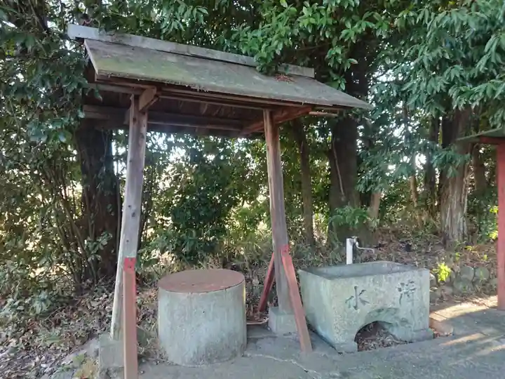 神明社の手水舎