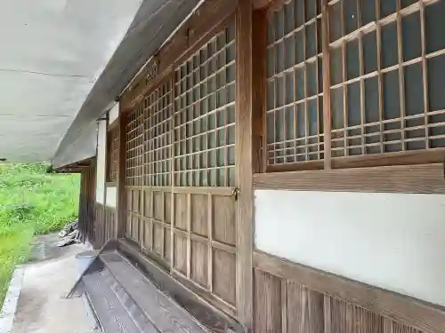 元龍寺の{uncategorized: "未分類", other: "その他", undefined: "問題あり", building: "その他建物", grave: "お墓", sacred_gate: "鳥居", guardian: "狛犬", statue: "像", buddha: "仏像", history: "歴史", nature: "自然", garden: "庭園", animal: "動物", pagoda: "塔", temizu: "手水舎", mountain_gate: "山門・神門", sanctuary: "本殿・本堂", subordinate: "末社・摂社", art: "芸術", scenery: "景色", jizo: "地蔵", ema: "絵馬", goshuin: "御朱印", omikuji: "おみくじ", items: "授与品その他", amulet: "お守り", goshuincho: "御朱印帳", eats: "食事", festival: "お祭り", votive_dance: "神楽", shichigosan: "七五三参", wedding: "結婚式", experience: "体験その他", initially: "初詣", around: "周辺", anti_infection: "感染症対策"}