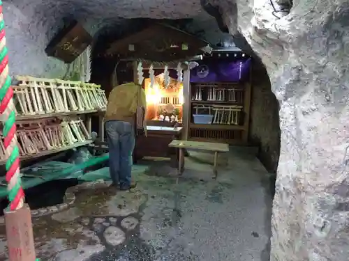 銭洗弁財天宇賀福神社(神奈川県)