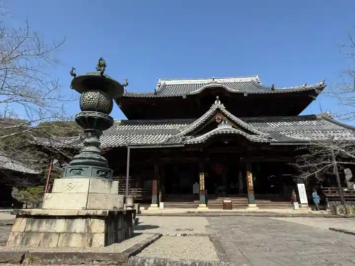 粉河寺の{uncategorized: "未分類", other: "その他", undefined: "問題あり", building: "その他建物", grave: "お墓", sacred_gate: "鳥居", guardian: "狛犬", statue: "像", buddha: "仏像", history: "歴史", nature: "自然", garden: "庭園", animal: "動物", pagoda: "塔", temizu: "手水舎", mountain_gate: "山門・神門", sanctuary: "本殿・本堂", subordinate: "末社・摂社", art: "芸術", scenery: "景色", jizo: "地蔵", ema: "絵馬", goshuin: "御朱印", omikuji: "おみくじ", items: "授与品その他", amulet: "お守り", goshuincho: "御朱印帳", eats: "食事", festival: "お祭り", votive_dance: "神楽", shichigosan: "七五三参", wedding: "結婚式", experience: "体験その他", initially: "初詣", around: "周辺", anti_infection: "感染症対策"}