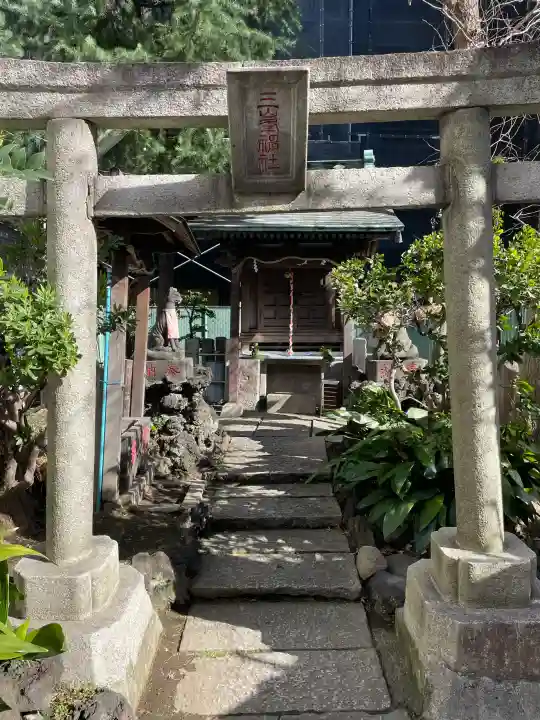 三峯神社の{uncategorized: "未分類", other: "その他", undefined: "問題あり", building: "その他建物", grave: "お墓", sacred_gate: "鳥居", guardian: "狛犬", statue: "像", buddha: "仏像", history: "歴史", nature: "自然", garden: "庭園", animal: "動物", pagoda: "塔", temizu: "手水舎", mountain_gate: "山門・神門", sanctuary: "本殿・本堂", subordinate: "末社・摂社", art: "芸術", scenery: "景色", jizo: "地蔵", ema: "絵馬", goshuin: "御朱印", omikuji: "おみくじ", items: "授与品その他", amulet: "お守り", goshuincho: "御朱印帳", eats: "食事", festival: "お祭り", votive_dance: "神楽", shichigosan: "七五三参", wedding: "結婚式", experience: "体験その他", initially: "初詣", around: "周辺", anti_infection: "感染症対策"}