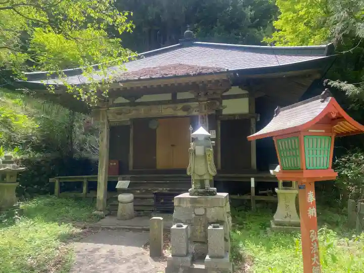 施福寺の{uncategorized: "未分類", other: "その他", undefined: "問題あり", building: "その他建物", grave: "お墓", sacred_gate: "鳥居", guardian: "狛犬", statue: "像", buddha: "仏像", history: "歴史", nature: "自然", garden: "庭園", animal: "動物", pagoda: "塔", temizu: "手水舎", mountain_gate: "山門・神門", sanctuary: "本殿・本堂", subordinate: "末社・摂社", art: "芸術", scenery: "景色", jizo: "地蔵", ema: "絵馬", goshuin: "御朱印", omikuji: "おみくじ", items: "授与品その他", amulet: "お守り", goshuincho: "御朱印帳", eats: "食事", festival: "お祭り", votive_dance: "神楽", shichigosan: "七五三参", wedding: "結婚式", experience: "体験その他", initially: "初詣", around: "周辺", anti_infection: "感染症対策"}