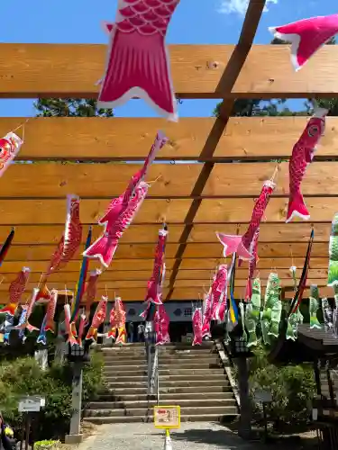 土津神社｜こどもと出世の神さまの{uncategorized: "未分類", other: "その他", undefined: "問題あり", building: "その他建物", grave: "お墓", sacred_gate: "鳥居", guardian: "狛犬", statue: "像", buddha: "仏像", history: "歴史", nature: "自然", garden: "庭園", animal: "動物", pagoda: "塔", temizu: "手水舎", mountain_gate: "山門・神門", sanctuary: "本殿・本堂", subordinate: "末社・摂社", art: "芸術", scenery: "景色", jizo: "地蔵", ema: "絵馬", goshuin: "御朱印", omikuji: "おみくじ", items: "授与品その他", amulet: "お守り", goshuincho: "御朱印帳", eats: "食事", festival: "お祭り", votive_dance: "神楽", shichigosan: "七五三参", wedding: "結婚式", experience: "体験その他", initially: "初詣", around: "周辺", anti_infection: "感染症対策"}