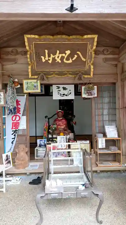 金城寺の{uncategorized: "未分類", other: "その他", undefined: "問題あり", building: "その他建物", grave: "お墓", sacred_gate: "鳥居", guardian: "狛犬", statue: "像", buddha: "仏像", history: "歴史", nature: "自然", garden: "庭園", animal: "動物", pagoda: "塔", temizu: "手水舎", mountain_gate: "山門・神門", sanctuary: "本殿・本堂", subordinate: "末社・摂社", art: "芸術", scenery: "景色", jizo: "地蔵", ema: "絵馬", goshuin: "御朱印", omikuji: "おみくじ", items: "授与品その他", amulet: "お守り", goshuincho: "御朱印帳", eats: "食事", festival: "お祭り", votive_dance: "神楽", shichigosan: "七五三参", wedding: "結婚式", experience: "体験その他", initially: "初詣", around: "周辺", anti_infection: "感染症対策"}