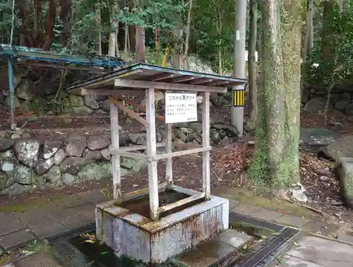 八幡朝見神社の手水舎