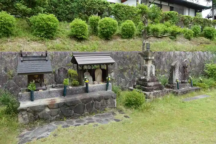 根聖院の末社・摂社