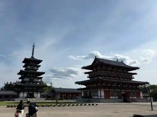 薬師寺の{uncategorized: "未分類", other: "その他", undefined: "問題あり", building: "その他建物", grave: "お墓", sacred_gate: "鳥居", guardian: "狛犬", statue: "像", buddha: "仏像", history: "歴史", nature: "自然", garden: "庭園", animal: "動物", pagoda: "塔", temizu: "手水舎", mountain_gate: "山門・神門", sanctuary: "本殿・本堂", subordinate: "末社・摂社", art: "芸術", scenery: "景色", jizo: "地蔵", ema: "絵馬", goshuin: "御朱印", omikuji: "おみくじ", items: "授与品その他", amulet: "お守り", goshuincho: "御朱印帳", eats: "食事", festival: "お祭り", votive_dance: "神楽", shichigosan: "七五三参", wedding: "結婚式", experience: "体験その他", initially: "初詣", around: "周辺", anti_infection: "感染症対策"}