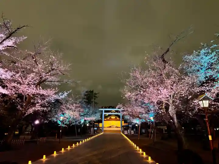 靖國神社の{uncategorized: "未分類", other: "その他", undefined: "問題あり", building: "その他建物", grave: "お墓", sacred_gate: "鳥居", guardian: "狛犬", statue: "像", buddha: "仏像", history: "歴史", nature: "自然", garden: "庭園", animal: "動物", pagoda: "塔", temizu: "手水舎", mountain_gate: "山門・神門", sanctuary: "本殿・本堂", subordinate: "末社・摂社", art: "芸術", scenery: "景色", jizo: "地蔵", ema: "絵馬", goshuin: "御朱印", omikuji: "おみくじ", items: "授与品その他", amulet: "お守り", goshuincho: "御朱印帳", eats: "食事", festival: "お祭り", votive_dance: "神楽", shichigosan: "七五三参", wedding: "結婚式", experience: "体験その他", initially: "初詣", around: "周辺", anti_infection: "感染症対策"}