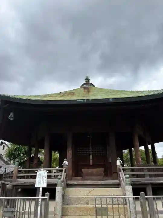 長光寺の{uncategorized: "未分類", other: "その他", undefined: "問題あり", building: "その他建物", grave: "お墓", sacred_gate: "鳥居", guardian: "狛犬", statue: "像", buddha: "仏像", history: "歴史", nature: "自然", garden: "庭園", animal: "動物", pagoda: "塔", temizu: "手水舎", mountain_gate: "山門・神門", sanctuary: "本殿・本堂", subordinate: "末社・摂社", art: "芸術", scenery: "景色", jizo: "地蔵", ema: "絵馬", goshuin: "御朱印", omikuji: "おみくじ", items: "授与品その他", amulet: "お守り", goshuincho: "御朱印帳", eats: "食事", festival: "お祭り", votive_dance: "神楽", shichigosan: "七五三参", wedding: "結婚式", experience: "体験その他", initially: "初詣", around: "周辺", anti_infection: "感染症対策"}