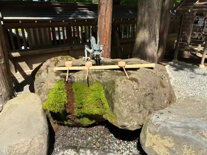 諏訪大社の{uncategorized: "未分類", other: "その他", undefined: "問題あり", building: "その他建物", grave: "お墓", sacred_gate: "鳥居", guardian: "狛犬", statue: "像", buddha: "仏像", history: "歴史", nature: "自然", garden: "庭園", animal: "動物", pagoda: "塔", temizu: "手水舎", mountain_gate: "山門・神門", sanctuary: "本殿・本堂", subordinate: "末社・摂社", art: "芸術", scenery: "景色", jizo: "地蔵", ema: "絵馬", goshuin: "御朱印", omikuji: "おみくじ", items: "授与品その他", amulet: "お守り", goshuincho: "御朱印帳", eats: "食事", festival: "お祭り", votive_dance: "神楽", shichigosan: "七五三参", wedding: "結婚式", experience: "体験その他", initially: "初詣", around: "周辺", anti_infection: "感染症対策"}