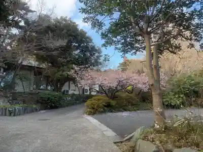 貞宗寺の{uncategorized: "未分類", other: "その他", undefined: "問題あり", building: "その他建物", grave: "お墓", sacred_gate: "鳥居", guardian: "狛犬", statue: "像", buddha: "仏像", history: "歴史", nature: "自然", garden: "庭園", animal: "動物", pagoda: "塔", temizu: "手水舎", mountain_gate: "山門・神門", sanctuary: "本殿・本堂", subordinate: "末社・摂社", art: "芸術", scenery: "景色", jizo: "地蔵", ema: "絵馬", goshuin: "御朱印", omikuji: "おみくじ", items: "授与品その他", amulet: "お守り", goshuincho: "御朱印帳", eats: "食事", festival: "お祭り", votive_dance: "神楽", shichigosan: "七五三参", wedding: "結婚式", experience: "体験その他", initially: "初詣", around: "周辺", anti_infection: "感染症対策"}