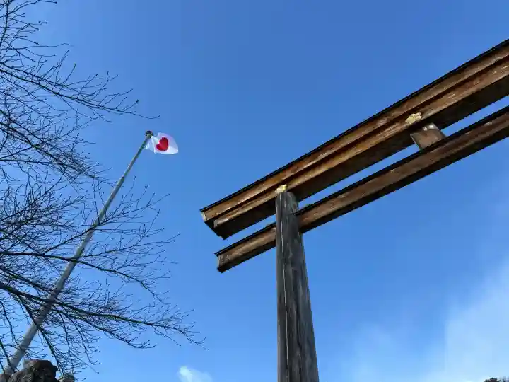 福島縣護國神社の{uncategorized: "未分類", other: "その他", undefined: "問題あり", building: "その他建物", grave: "お墓", sacred_gate: "鳥居", guardian: "狛犬", statue: "像", buddha: "仏像", history: "歴史", nature: "自然", garden: "庭園", animal: "動物", pagoda: "塔", temizu: "手水舎", mountain_gate: "山門・神門", sanctuary: "本殿・本堂", subordinate: "末社・摂社", art: "芸術", scenery: "景色", jizo: "地蔵", ema: "絵馬", goshuin: "御朱印", omikuji: "おみくじ", items: "授与品その他", amulet: "お守り", goshuincho: "御朱印帳", eats: "食事", festival: "お祭り", votive_dance: "神楽", shichigosan: "七五三参", wedding: "結婚式", experience: "体験その他", initially: "初詣", around: "周辺", anti_infection: "感染症対策"}