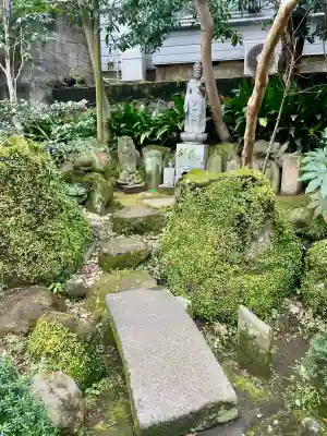 積徳寺の{uncategorized: "未分類", other: "その他", undefined: "問題あり", building: "その他建物", grave: "お墓", sacred_gate: "鳥居", guardian: "狛犬", statue: "像", buddha: "仏像", history: "歴史", nature: "自然", garden: "庭園", animal: "動物", pagoda: "塔", temizu: "手水舎", mountain_gate: "山門・神門", sanctuary: "本殿・本堂", subordinate: "末社・摂社", art: "芸術", scenery: "景色", jizo: "地蔵", ema: "絵馬", goshuin: "御朱印", omikuji: "おみくじ", items: "授与品その他", amulet: "お守り", goshuincho: "御朱印帳", eats: "食事", festival: "お祭り", votive_dance: "神楽", shichigosan: "七五三参", wedding: "結婚式", experience: "体験その他", initially: "初詣", around: "周辺", anti_infection: "感染症対策"}