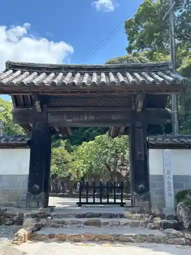 摩訶耶寺の{uncategorized: "未分類", other: "その他", undefined: "問題あり", building: "その他建物", grave: "お墓", sacred_gate: "鳥居", guardian: "狛犬", statue: "像", buddha: "仏像", history: "歴史", nature: "自然", garden: "庭園", animal: "動物", pagoda: "塔", temizu: "手水舎", mountain_gate: "山門・神門", sanctuary: "本殿・本堂", subordinate: "末社・摂社", art: "芸術", scenery: "景色", jizo: "地蔵", ema: "絵馬", goshuin: "御朱印", omikuji: "おみくじ", items: "授与品その他", amulet: "お守り", goshuincho: "御朱印帳", eats: "食事", festival: "お祭り", votive_dance: "神楽", shichigosan: "七五三参", wedding: "結婚式", experience: "体験その他", initially: "初詣", around: "周辺", anti_infection: "感染症対策"}