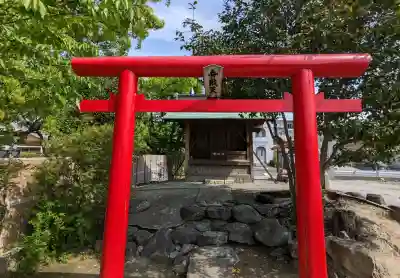 神明社（荒子神明社）の{uncategorized: "未分類", other: "その他", undefined: "問題あり", building: "その他建物", grave: "お墓", sacred_gate: "鳥居", guardian: "狛犬", statue: "像", buddha: "仏像", history: "歴史", nature: "自然", garden: "庭園", animal: "動物", pagoda: "塔", temizu: "手水舎", mountain_gate: "山門・神門", sanctuary: "本殿・本堂", subordinate: "末社・摂社", art: "芸術", scenery: "景色", jizo: "地蔵", ema: "絵馬", goshuin: "御朱印", omikuji: "おみくじ", items: "授与品その他", amulet: "お守り", goshuincho: "御朱印帳", eats: "食事", festival: "お祭り", votive_dance: "神楽", shichigosan: "七五三参", wedding: "結婚式", experience: "体験その他", initially: "初詣", around: "周辺", anti_infection: "感染症対策"}