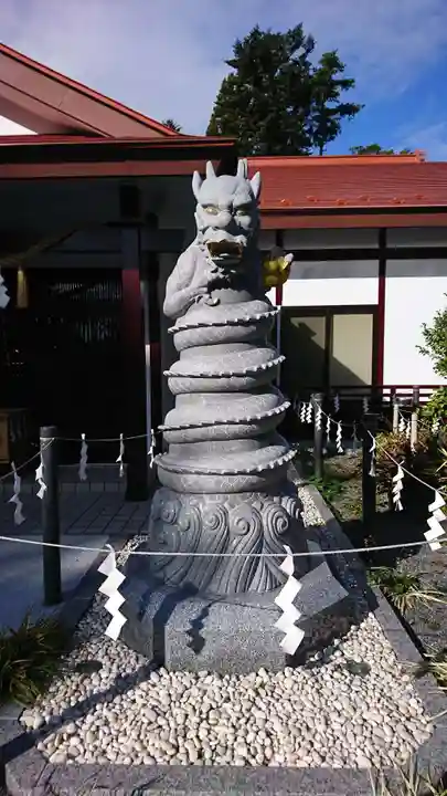 天津神大龍神宮の狛犬