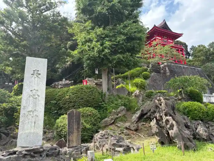 浪切不動院の{uncategorized: "未分類", other: "その他", undefined: "問題あり", building: "その他建物", grave: "お墓", sacred_gate: "鳥居", guardian: "狛犬", statue: "像", buddha: "仏像", history: "歴史", nature: "自然", garden: "庭園", animal: "動物", pagoda: "塔", temizu: "手水舎", mountain_gate: "山門・神門", sanctuary: "本殿・本堂", subordinate: "末社・摂社", art: "芸術", scenery: "景色", jizo: "地蔵", ema: "絵馬", goshuin: "御朱印", omikuji: "おみくじ", items: "授与品その他", amulet: "お守り", goshuincho: "御朱印帳", eats: "食事", festival: "お祭り", votive_dance: "神楽", shichigosan: "七五三参", wedding: "結婚式", experience: "体験その他", initially: "初詣", around: "周辺", anti_infection: "感染症対策"}