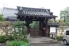 本覚寺の山門