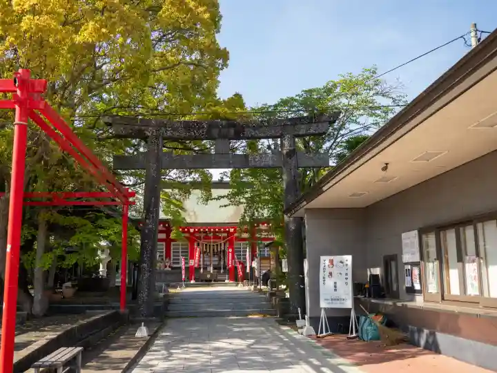 鹿島御児神社の{uncategorized: "未分類", other: "その他", undefined: "問題あり", building: "その他建物", grave: "お墓", sacred_gate: "鳥居", guardian: "狛犬", statue: "像", buddha: "仏像", history: "歴史", nature: "自然", garden: "庭園", animal: "動物", pagoda: "塔", temizu: "手水舎", mountain_gate: "山門・神門", sanctuary: "本殿・本堂", subordinate: "末社・摂社", art: "芸術", scenery: "景色", jizo: "地蔵", ema: "絵馬", goshuin: "御朱印", omikuji: "おみくじ", items: "授与品その他", amulet: "お守り", goshuincho: "御朱印帳", eats: "食事", festival: "お祭り", votive_dance: "神楽", shichigosan: "七五三参", wedding: "結婚式", experience: "体験その他", initially: "初詣", around: "周辺", anti_infection: "感染症対策"}