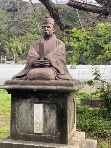 川津来宮神社の像