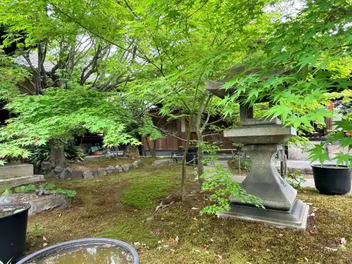 勝林寺の{uncategorized: "未分類", other: "その他", undefined: "問題あり", building: "その他建物", grave: "お墓", sacred_gate: "鳥居", guardian: "狛犬", statue: "像", buddha: "仏像", history: "歴史", nature: "自然", garden: "庭園", animal: "動物", pagoda: "塔", temizu: "手水舎", mountain_gate: "山門・神門", sanctuary: "本殿・本堂", subordinate: "末社・摂社", art: "芸術", scenery: "景色", jizo: "地蔵", ema: "絵馬", goshuin: "御朱印", omikuji: "おみくじ", items: "授与品その他", amulet: "お守り", goshuincho: "御朱印帳", eats: "食事", festival: "お祭り", votive_dance: "神楽", shichigosan: "七五三参", wedding: "結婚式", experience: "体験その他", initially: "初詣", around: "周辺", anti_infection: "感染症対策"}