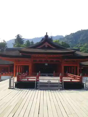 厳島神社の本殿