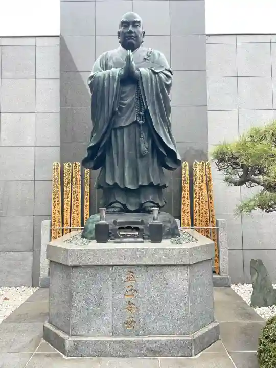 善慶寺の{uncategorized: "未分類", other: "その他", undefined: "問題あり", building: "その他建物", grave: "お墓", sacred_gate: "鳥居", guardian: "狛犬", statue: "像", buddha: "仏像", history: "歴史", nature: "自然", garden: "庭園", animal: "動物", pagoda: "塔", temizu: "手水舎", mountain_gate: "山門・神門", sanctuary: "本殿・本堂", subordinate: "末社・摂社", art: "芸術", scenery: "景色", jizo: "地蔵", ema: "絵馬", goshuin: "御朱印", omikuji: "おみくじ", items: "授与品その他", amulet: "お守り", goshuincho: "御朱印帳", eats: "食事", festival: "お祭り", votive_dance: "神楽", shichigosan: "七五三参", wedding: "結婚式", experience: "体験その他", initially: "初詣", around: "周辺", anti_infection: "感染症対策"}