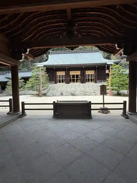 近江神宮の{uncategorized: "未分類", other: "その他", undefined: "問題あり", building: "その他建物", grave: "お墓", sacred_gate: "鳥居", guardian: "狛犬", statue: "像", buddha: "仏像", history: "歴史", nature: "自然", garden: "庭園", animal: "動物", pagoda: "塔", temizu: "手水舎", mountain_gate: "山門・神門", sanctuary: "本殿・本堂", subordinate: "末社・摂社", art: "芸術", scenery: "景色", jizo: "地蔵", ema: "絵馬", goshuin: "御朱印", omikuji: "おみくじ", items: "授与品その他", amulet: "お守り", goshuincho: "御朱印帳", eats: "食事", festival: "お祭り", votive_dance: "神楽", shichigosan: "七五三参", wedding: "結婚式", experience: "体験その他", initially: "初詣", around: "周辺", anti_infection: "感染症対策"}