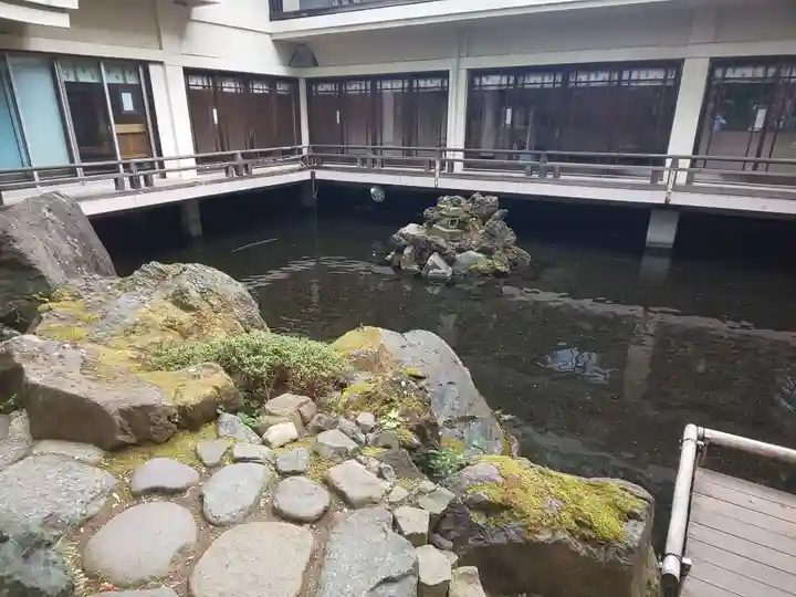 子安神社の庭園