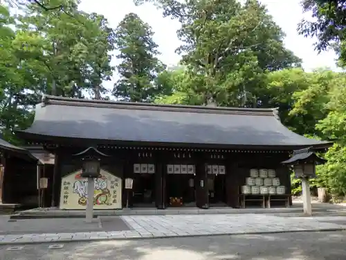 雄山神社前立社壇の本殿