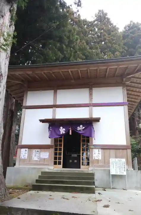 日石寺の本殿・本堂