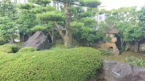 常諦寺の庭園