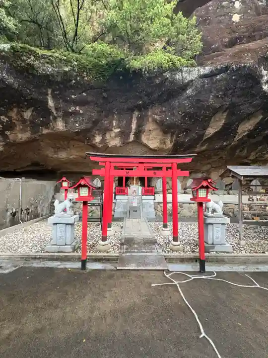 救馬溪観音の{uncategorized: "未分類", other: "その他", undefined: "問題あり", building: "その他建物", grave: "お墓", sacred_gate: "鳥居", guardian: "狛犬", statue: "像", buddha: "仏像", history: "歴史", nature: "自然", garden: "庭園", animal: "動物", pagoda: "塔", temizu: "手水舎", mountain_gate: "山門・神門", sanctuary: "本殿・本堂", subordinate: "末社・摂社", art: "芸術", scenery: "景色", jizo: "地蔵", ema: "絵馬", goshuin: "御朱印", omikuji: "おみくじ", items: "授与品その他", amulet: "お守り", goshuincho: "御朱印帳", eats: "食事", festival: "お祭り", votive_dance: "神楽", shichigosan: "七五三参", wedding: "結婚式", experience: "体験その他", initially: "初詣", around: "周辺", anti_infection: "感染症対策"}
