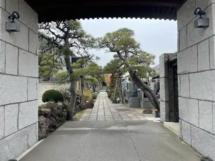 善慶寺の{uncategorized: "未分類", other: "その他", undefined: "問題あり", building: "その他建物", grave: "お墓", sacred_gate: "鳥居", guardian: "狛犬", statue: "像", buddha: "仏像", history: "歴史", nature: "自然", garden: "庭園", animal: "動物", pagoda: "塔", temizu: "手水舎", mountain_gate: "山門・神門", sanctuary: "本殿・本堂", subordinate: "末社・摂社", art: "芸術", scenery: "景色", jizo: "地蔵", ema: "絵馬", goshuin: "御朱印", omikuji: "おみくじ", items: "授与品その他", amulet: "お守り", goshuincho: "御朱印帳", eats: "食事", festival: "お祭り", votive_dance: "神楽", shichigosan: "七五三参", wedding: "結婚式", experience: "体験その他", initially: "初詣", around: "周辺", anti_infection: "感染症対策"}