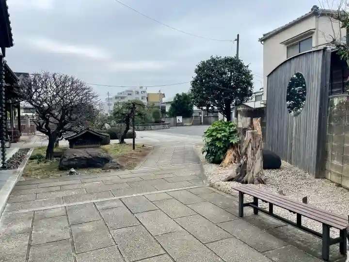 頤神襌院の{uncategorized: "未分類", other: "その他", undefined: "問題あり", building: "その他建物", grave: "お墓", sacred_gate: "鳥居", guardian: "狛犬", statue: "像", buddha: "仏像", history: "歴史", nature: "自然", garden: "庭園", animal: "動物", pagoda: "塔", temizu: "手水舎", mountain_gate: "山門・神門", sanctuary: "本殿・本堂", subordinate: "末社・摂社", art: "芸術", scenery: "景色", jizo: "地蔵", ema: "絵馬", goshuin: "御朱印", omikuji: "おみくじ", items: "授与品その他", amulet: "お守り", goshuincho: "御朱印帳", eats: "食事", festival: "お祭り", votive_dance: "神楽", shichigosan: "七五三参", wedding: "結婚式", experience: "体験その他", initially: "初詣", around: "周辺", anti_infection: "感染症対策"}
