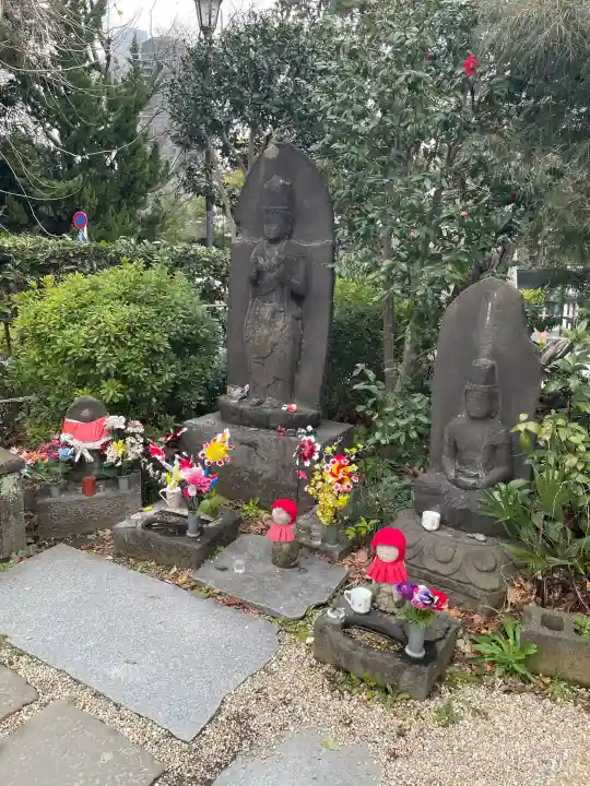 西向聖観世音菩薩の{uncategorized: "未分類", other: "その他", undefined: "問題あり", building: "その他建物", grave: "お墓", sacred_gate: "鳥居", guardian: "狛犬", statue: "像", buddha: "仏像", history: "歴史", nature: "自然", garden: "庭園", animal: "動物", pagoda: "塔", temizu: "手水舎", mountain_gate: "山門・神門", sanctuary: "本殿・本堂", subordinate: "末社・摂社", art: "芸術", scenery: "景色", jizo: "地蔵", ema: "絵馬", goshuin: "御朱印", omikuji: "おみくじ", items: "授与品その他", amulet: "お守り", goshuincho: "御朱印帳", eats: "食事", festival: "お祭り", votive_dance: "神楽", shichigosan: "七五三参", wedding: "結婚式", experience: "体験その他", initially: "初詣", around: "周辺", anti_infection: "感染症対策"}