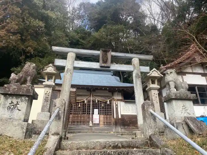 林田八幡神社の{uncategorized: "未分類", other: "その他", undefined: "問題あり", building: "その他建物", grave: "お墓", sacred_gate: "鳥居", guardian: "狛犬", statue: "像", buddha: "仏像", history: "歴史", nature: "自然", garden: "庭園", animal: "動物", pagoda: "塔", temizu: "手水舎", mountain_gate: "山門・神門", sanctuary: "本殿・本堂", subordinate: "末社・摂社", art: "芸術", scenery: "景色", jizo: "地蔵", ema: "絵馬", goshuin: "御朱印", omikuji: "おみくじ", items: "授与品その他", amulet: "お守り", goshuincho: "御朱印帳", eats: "食事", festival: "お祭り", votive_dance: "神楽", shichigosan: "七五三参", wedding: "結婚式", experience: "体験その他", initially: "初詣", around: "周辺", anti_infection: "感染症対策"}