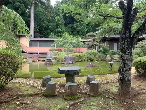 本松寺の庭園